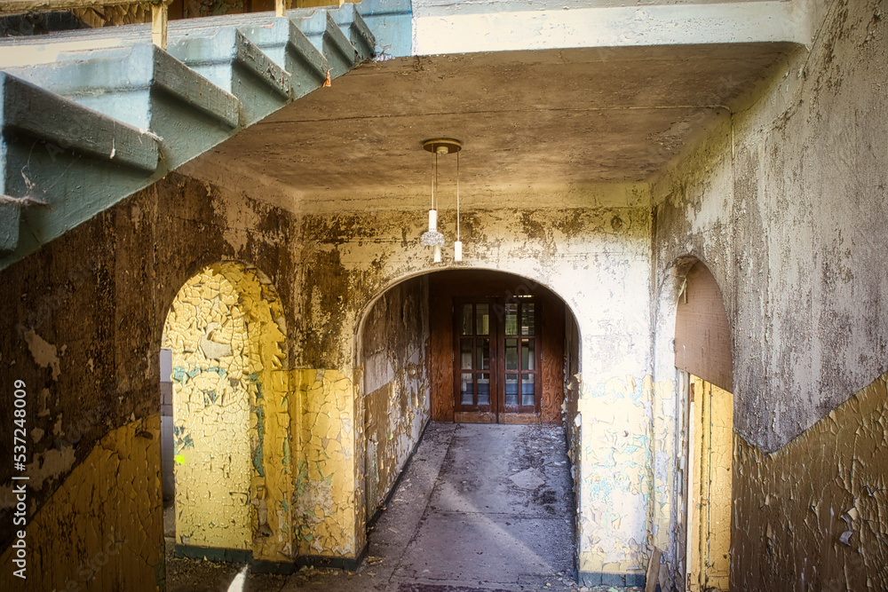 Verlassener Ort - Urbex / Urbexing - Beatiful Decay - Abandoned - Lost Place - Artwork - Creepy - High quality photo