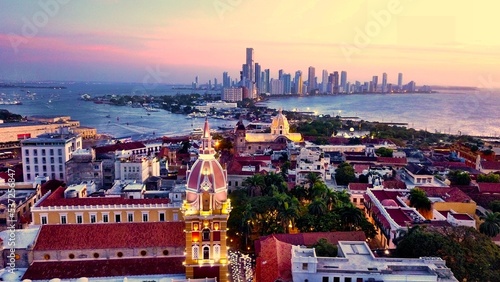Fotografia Aerial sunset of old and new city in Cartagena, Colombia