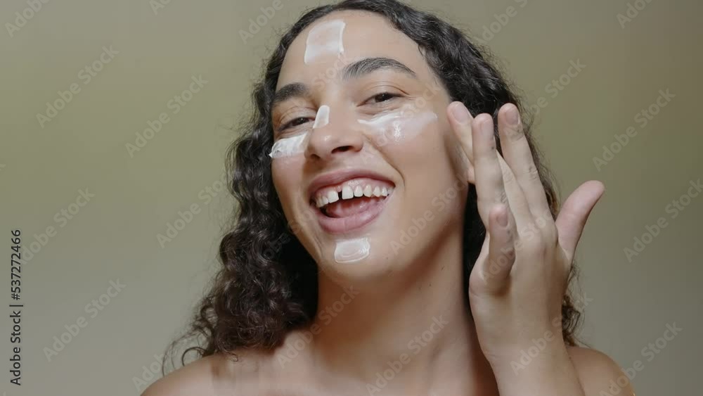 Beautiful young woman with diastema teeth video beauty session in studio. Hispanic woman making skin treatment and cleaning Beautiful young woman with diastema teeth video beauty session in studio. Hispanic woman making skin treatment and cleaning