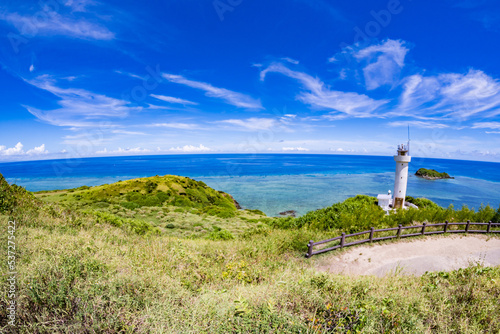 海の見える丘の上の灯台 平久保崎灯台