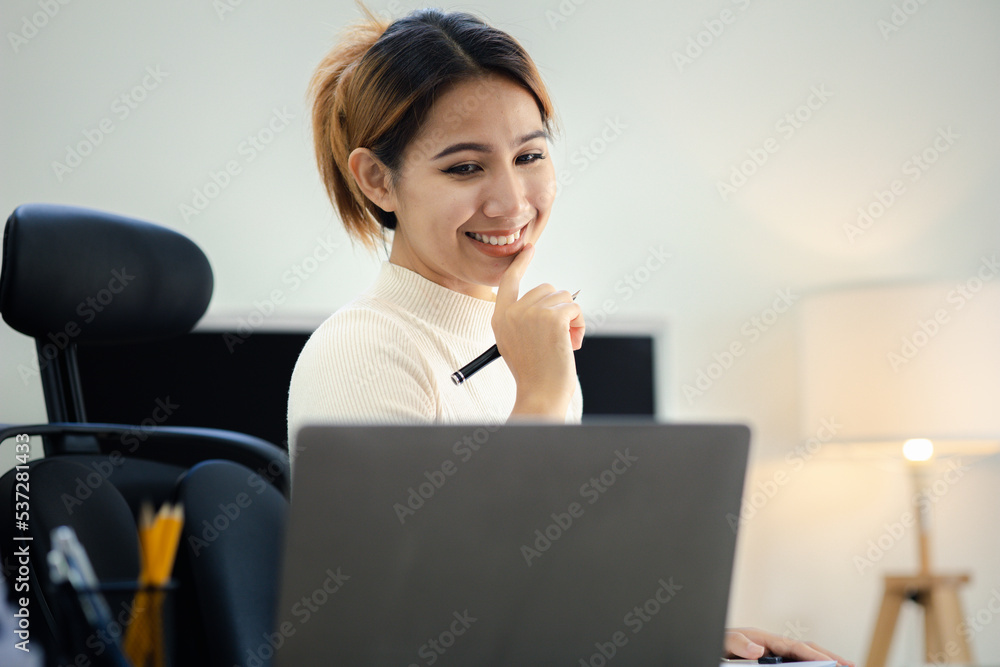 Asian women working in the office, young Asian business women as business executives, founding and running start-up executives, young female business leaders. Startup business concept. Asian women working in the office, young Asian business women as business executives, founding and running start-up executives, young female business leaders. Startup business concept.