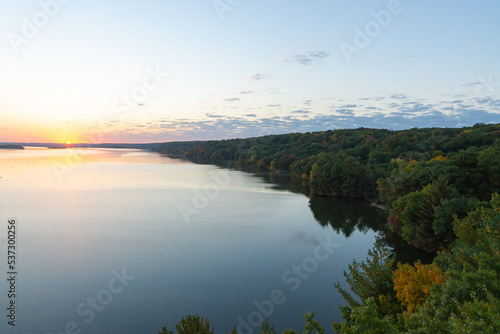 Fototapeta Naklejka Na Ścianę i Meble -  Sunrise on the Illinois River.