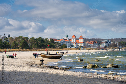 Landschaft eines Küstenstreifen an der Ostsee bei Binz auf Rügen photo