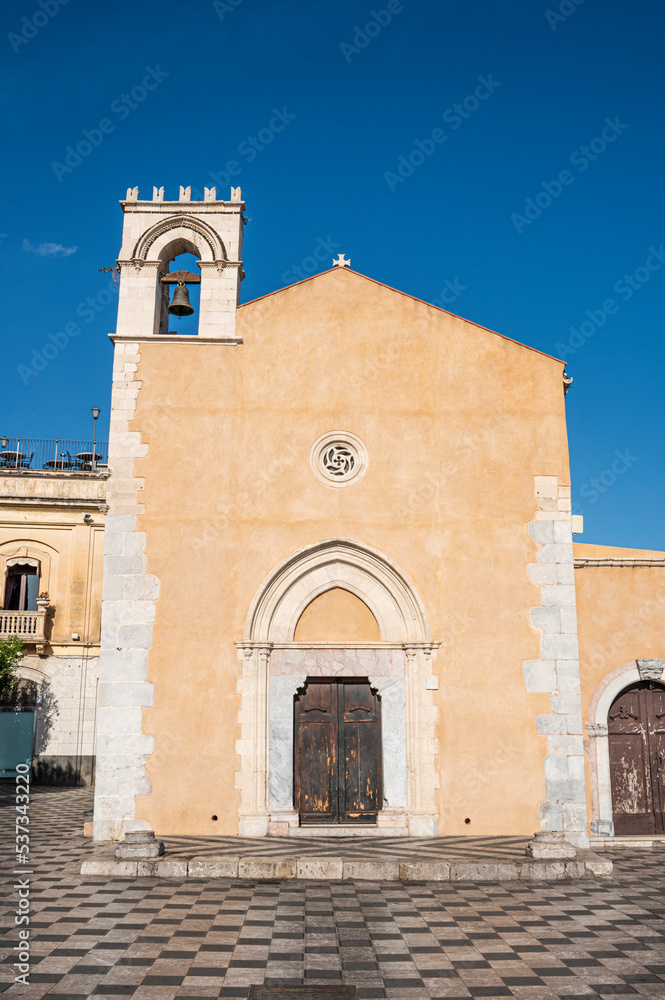 Fototapeta premium Beutiful ancient hurch in Taormina