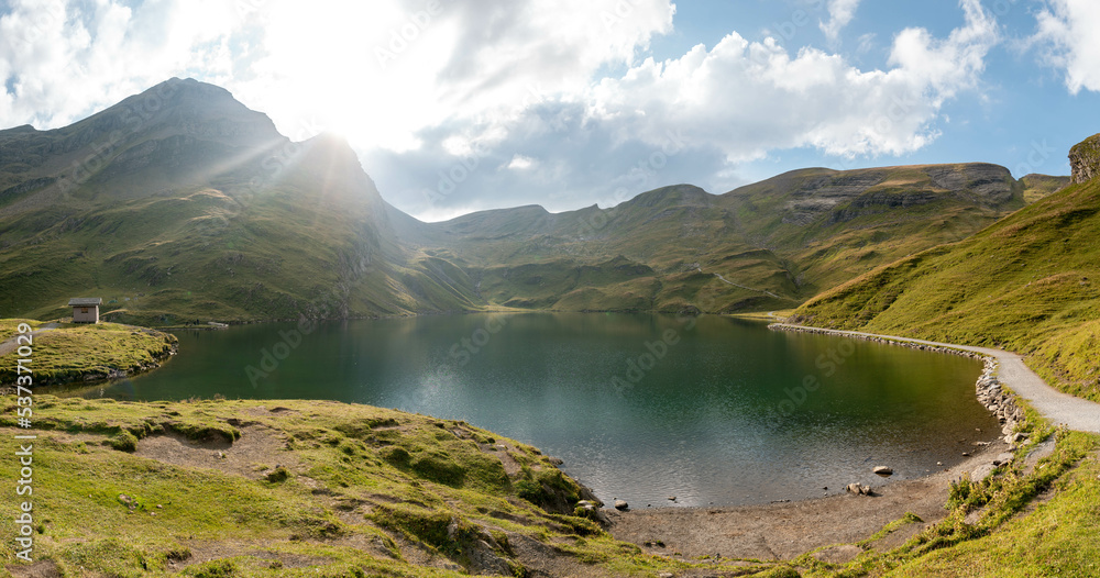 Φωτογραφία Panoramic summer view of Bachalpsee lake with Schreckhorn and Wetterhorn peaks on background
