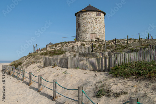 Windmills on the Beach © Vtor