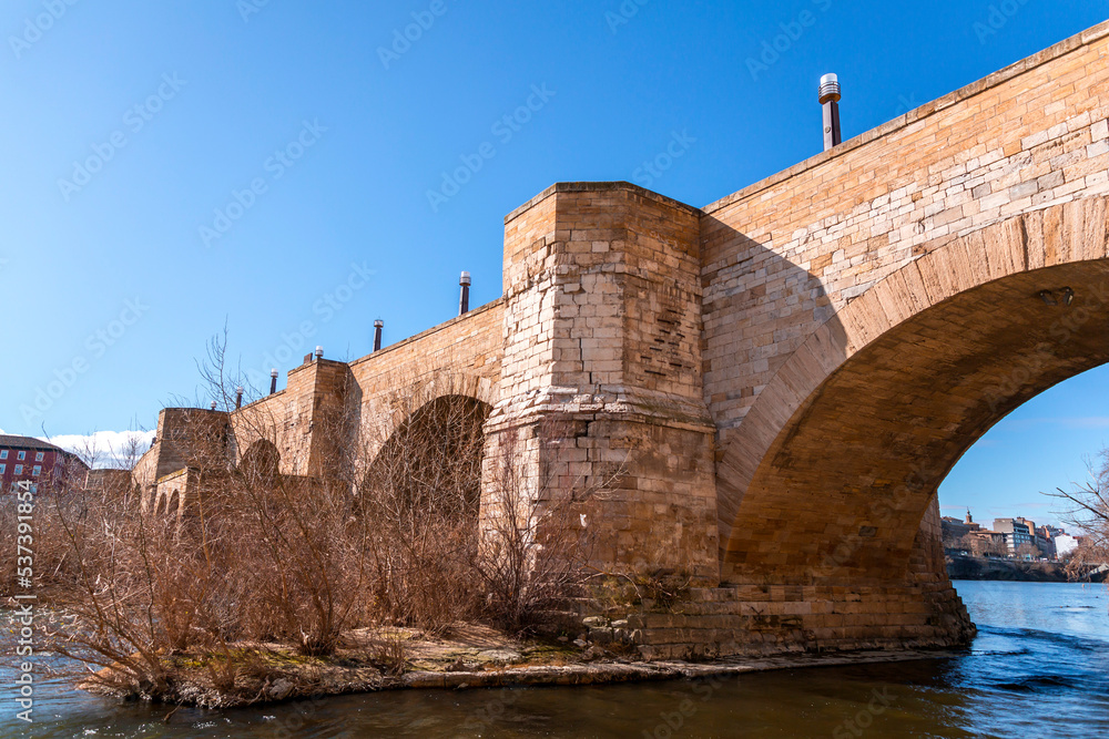 Puente de Piedra in Spanish over the River Ebro in Zaragoza, Aragon, Spain