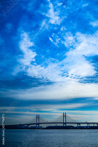青い空とブリッジ © HANA-STUDIO