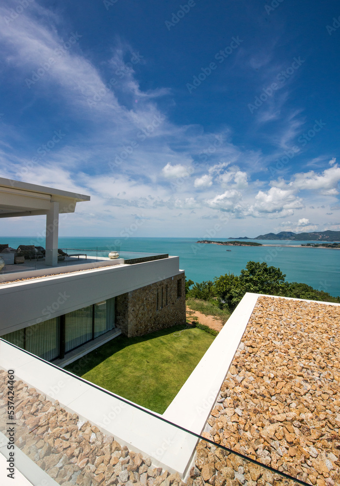 Obraz premium Balcony view of beautiful blue sky horizon