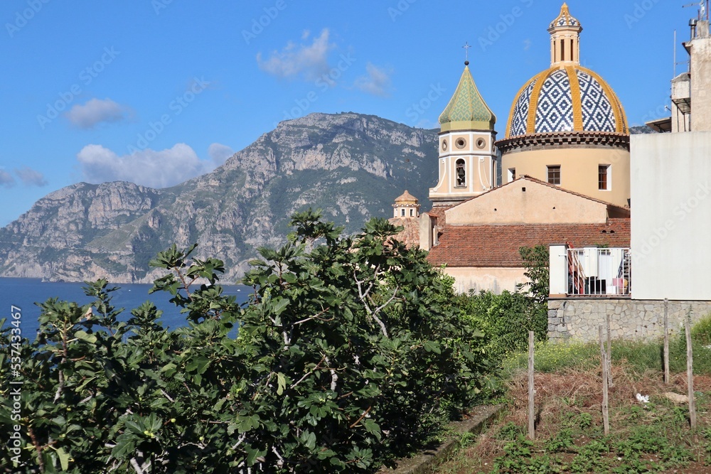 Praiano - Scorcio delle cupole della Chiesa di San Gennaro da Via Capriglione