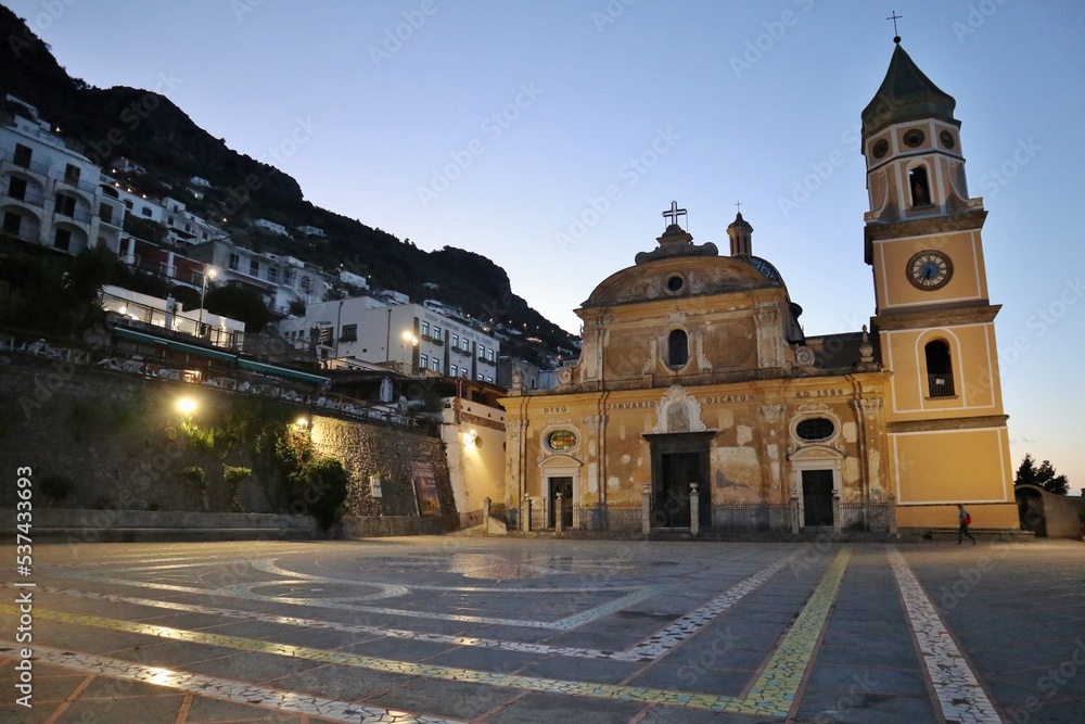 Praiano - Chiesa di San Gennaro dalla piazza prima dell'alba