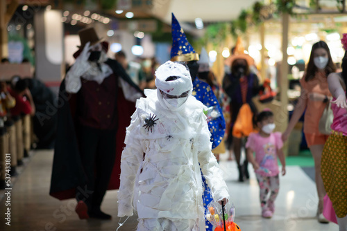 Mummy halloween parade ghost party