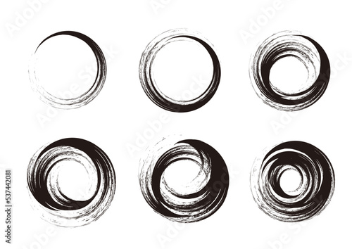 円の筆ブラシストロークのイラストセット