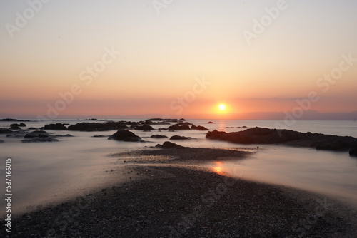 海 長時間露光 夕焼け 海岸 夕方の海 夜の岸壁 絹の波 影 陰影 湖 湖面 シルキー