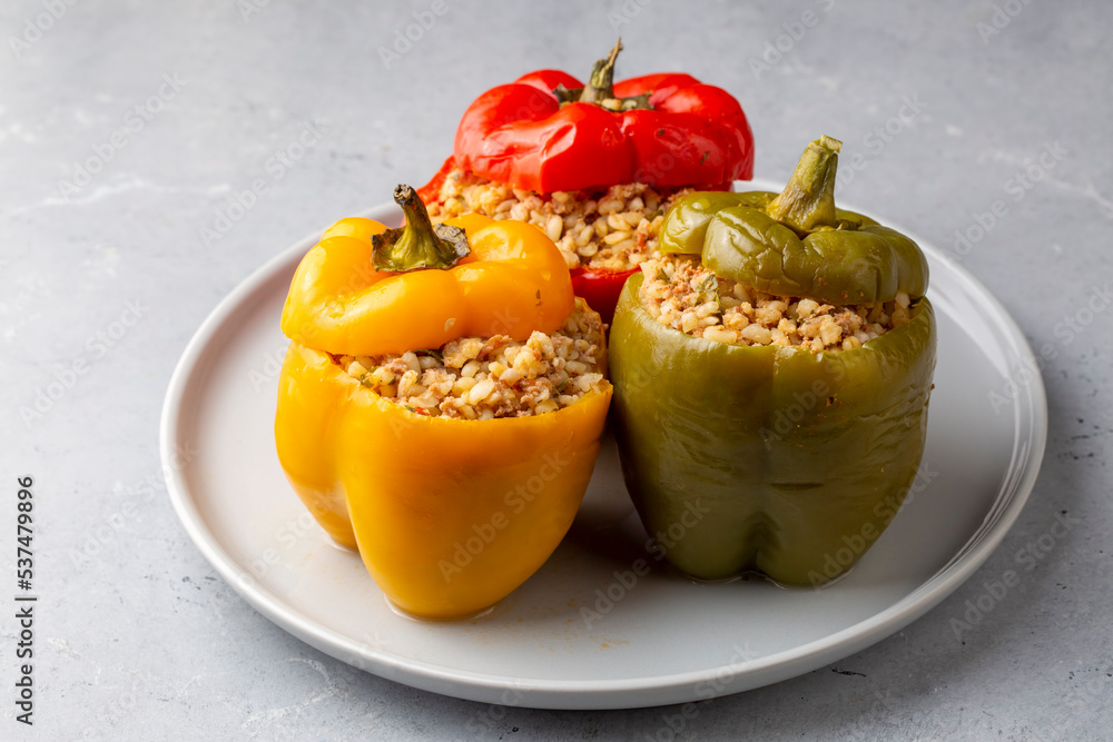 Stuffed peppers made with colorful bell peppers. A delicious stuffed pepper with bulgur and meat.