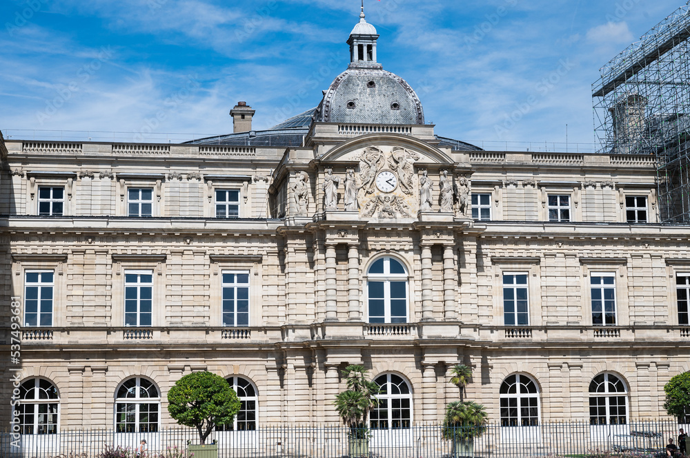 Obraz premium Luxembourg Gardens located between Saint-Germain and Latin Quarter in Paris, France. Luxembourg castle was built by the queen Marie de' Medici, the widow of King Henry IV
