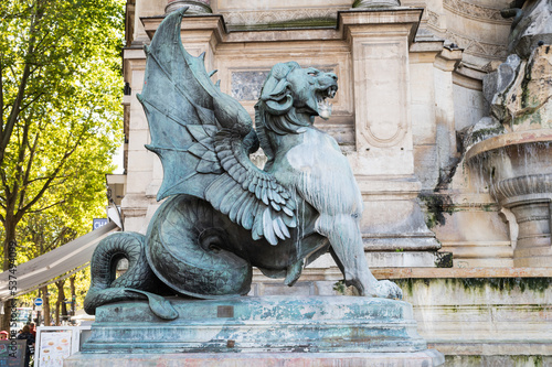 Foto The Fontaine Saint-Michel located in Place Saint-Michel in the 6th arrondissement in Paris, France