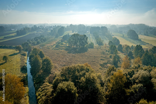 Obraz na płótnie Poranne mgły na terenach zielonych Górnego Śląska w Polsce, okolice Jastrzębia Zdroju, panorama jesienią z lotu ptaka w salonie