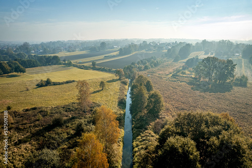 Obraz na płótnie Poranne mgły na terenach zielonych Górnego Śląska w Polsce, okolice Jastrzębia Zdroju, panorama jesienią z lotu ptaka w salonie