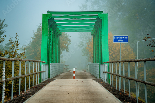 Ścieżka rowerowa, Żelazny Szlak Rowerowy na Śląsku w Polsce jesienią photo