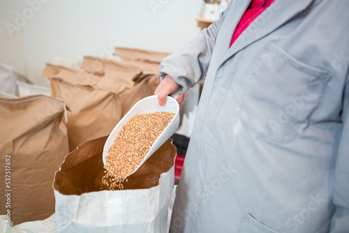 legumi e cereali nella fase di imbustamento
