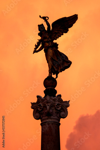 Obraz na płótnie Winged Victory w salonie