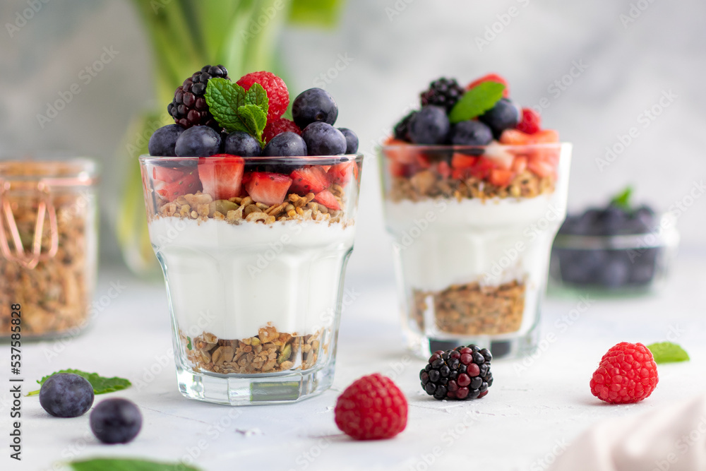 Yoghurt dessert with granola Yoghurt dessert with granola