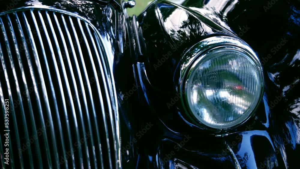 Vintage classic car side view in car headlamps grill Stock ビデオ | Adobe