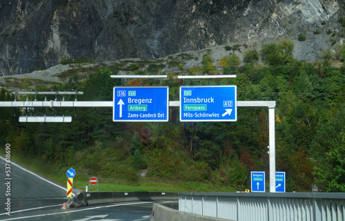 Autobahnschild Richtung Bregenz photo