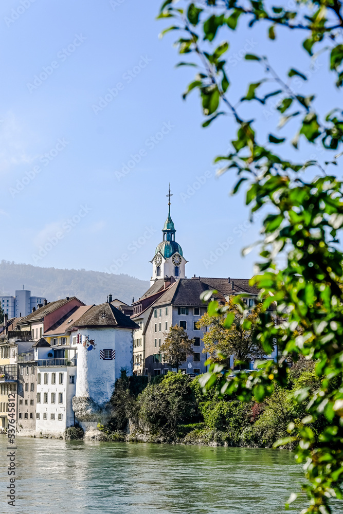 Olten, Stadtturm, Aare, Fluss, Stadt, Altstadt, Alte Brücke, Holzbrücke, historische Häuser, Bahnhof, Herbst, Herbstsonne, Herbstfarben, Solothurn, Schweiz Olten, Stadtturm, Aare, Fluss, Stadt, Altstadt, Alte Brücke, Holzbrücke, historische Häuser, Bahnhof, Herbst, Herbstsonne, Herbstfarben, Solothurn, Schweiz