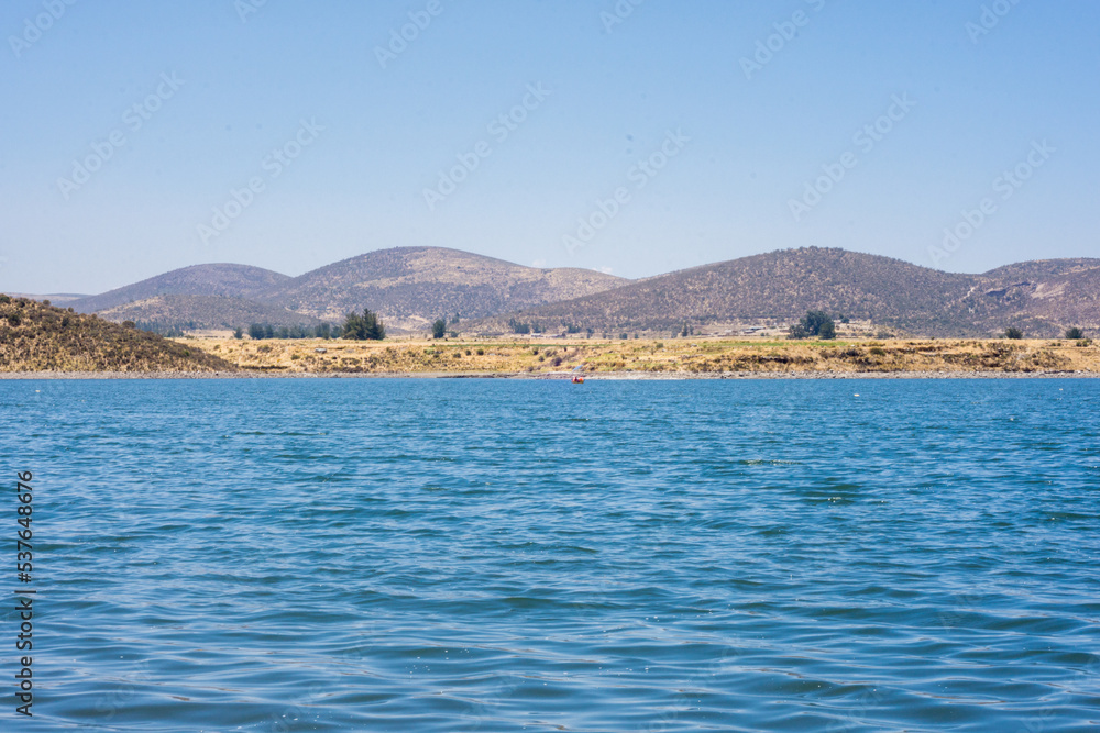 Represa de Polobaya, Arequipa - Perú. Un espacio para pasear en bote, remar en Kayak y relajarse. Represa de Polobaya, Arequipa - Perú. Un espacio para pasear en bote, remar en Kayak y relajarse.