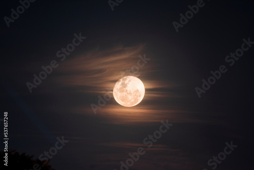 Fotografie full moon rising