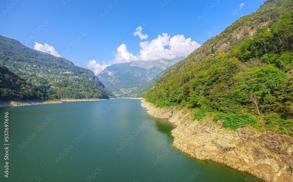 Lago di Vogorno im Verzascatal, Tessin in der Schweiz -Lago di Vogorno in the Verzasca Valley, Ticino in Switzerland