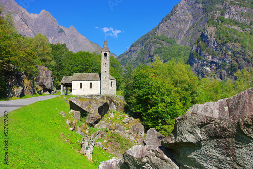 Gannariente Kirche im Bavonatal, Tessin in der Schweiz - the small church Gannariente in the Bavona Valley, Ticino photo