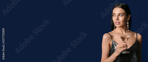 Beautiful young woman drink...