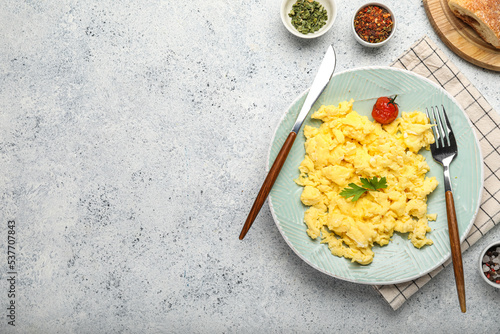 Fluffy scrambled eggs with ...