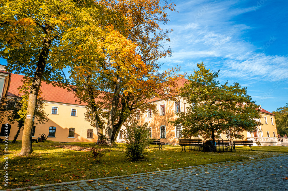 Opactwo Cystersów w Rudach, Zespół Pałacowo Klasztorny jesienią.