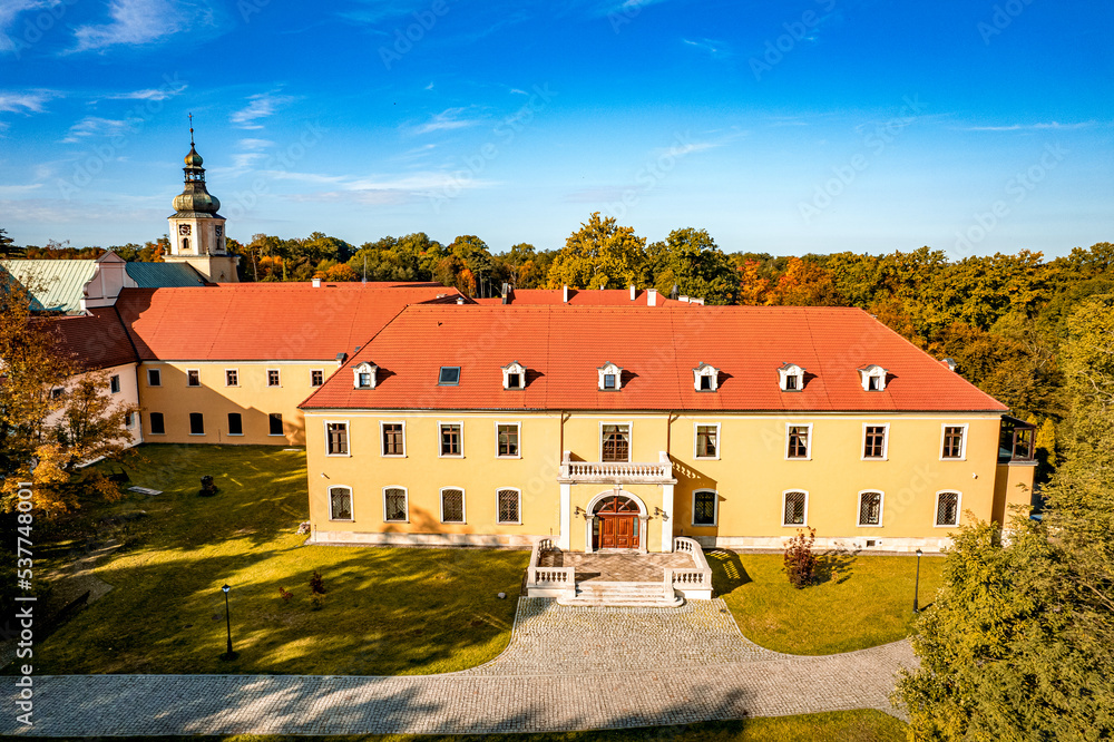 Opactwo Cystersów w Rudach, Zespół Pałacowo Klasztorny jesienią.
