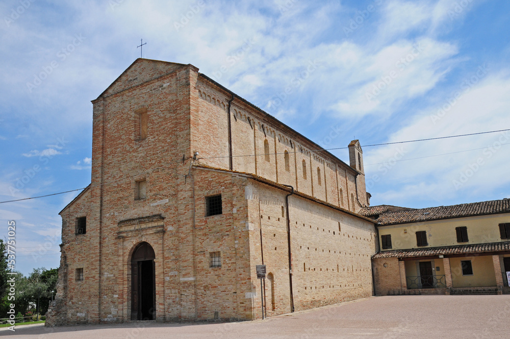 La basilica della Santissima Annunziata o basilica di Santa Maria a Piè di Chienti, Montecosaro - Macerata nelle Marche