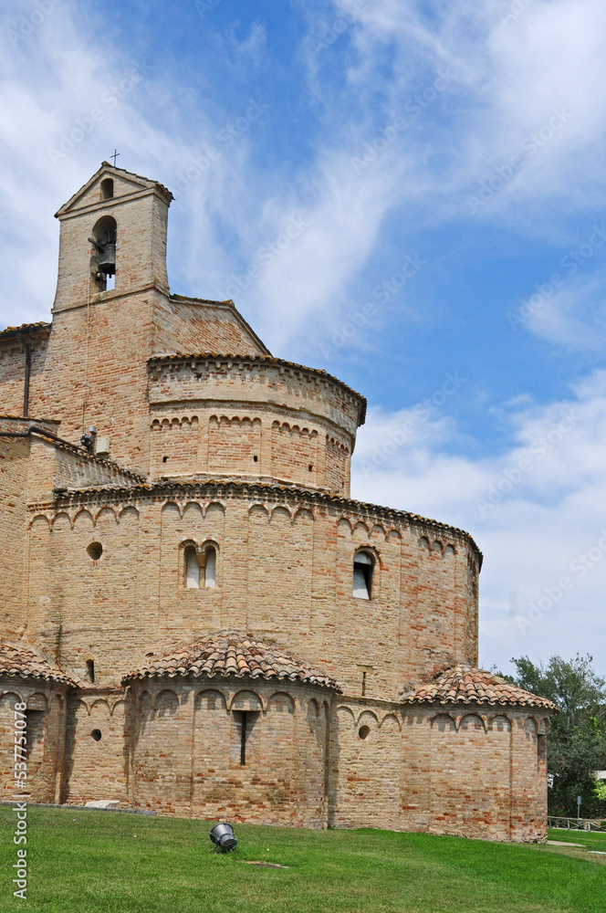 La basilica della Santissima Annunziata o basilica di Santa Maria a Piè di Chienti, Montecosaro - Macerata nelle Marche