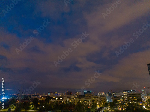 nocne zdj  cia miasta z drona  warszawa  okolice dworca zachodniego