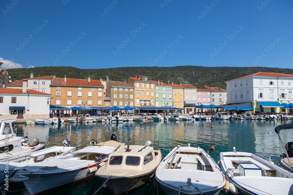 Hafen der Stadt Cres auf der Insel Cres, Kroatien