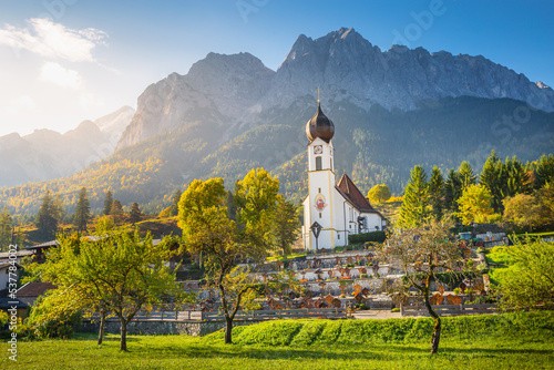 Obraz na płótnie Church St Johannes, Wetterstein, Waxenstein and Zugspitze at sunrise, Grainau w salonie