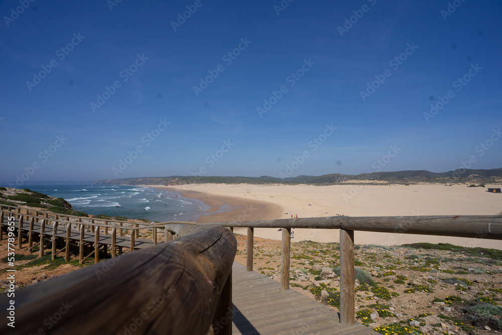 Obraz premium Küstenlandschaft mit Felsen und Meer