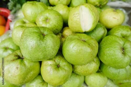 Guava - large amounts of guava fruit, fresh guava fruit, guava fruit in a basket © Eksapedia