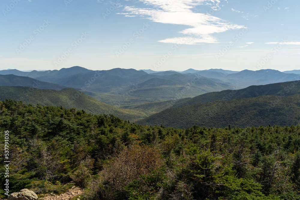 Fototapeta premium Magnificent Hiking trip to Mount Lafayette on a clear summer day