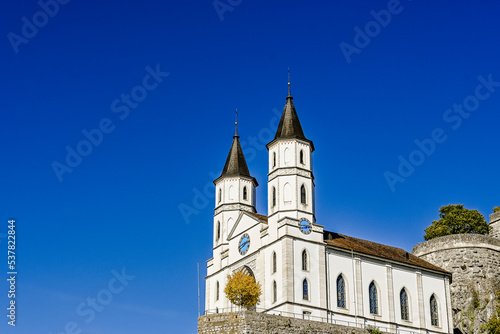 Aarburg, Kirche, Festung, Aare, Fluss, Altstadt, Altstadthäuser, Flussufer, Uferweg, Aargau, Zofingen, Herbst, Herbstsonne, Herbstfarben, Schweiz