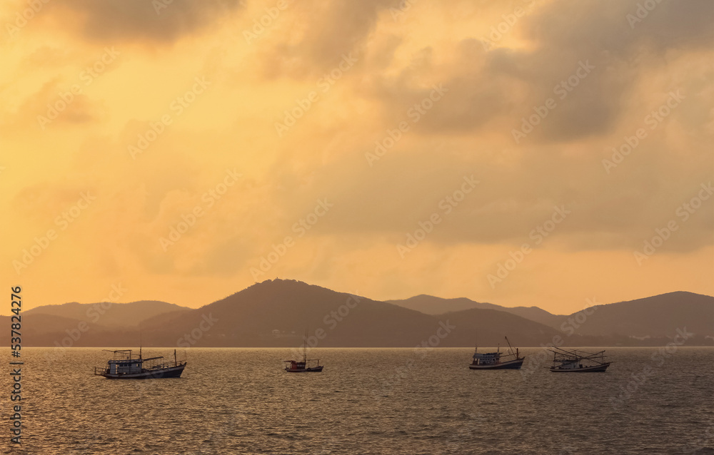 Fishing boats with nature in the morning. The sun shines on the sea.