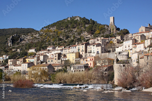 Village de Roquebrun, Hérault, Occitanie, France, vallée de l'Orb, parc naturel Haut Languedoc photo