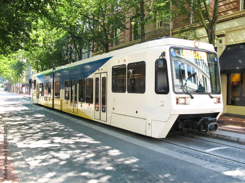 Obraz premium Urban light rail mass transit in Portland, Oregon